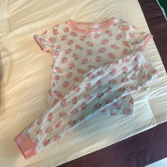 Strawberry Pajamas l 3T - Picture 1 of 13